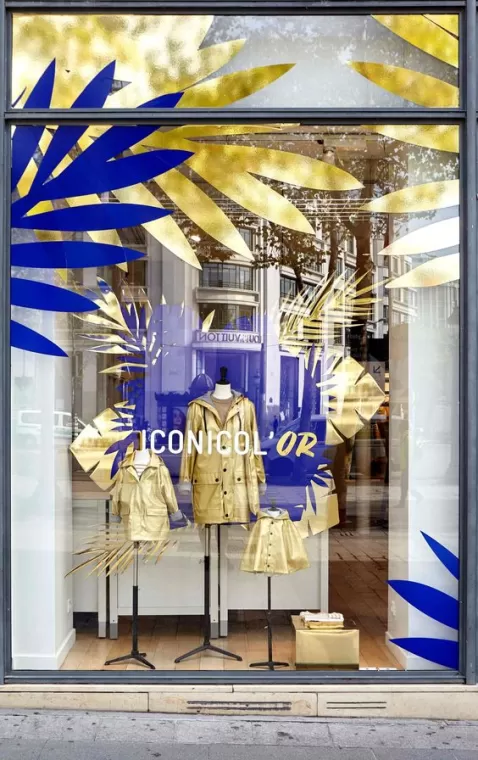 Transformez Votre Vitrine avec notre Graphiste Spécialisée en Flocage à Bordeaux, Bordeaux, Krysiecki Léa