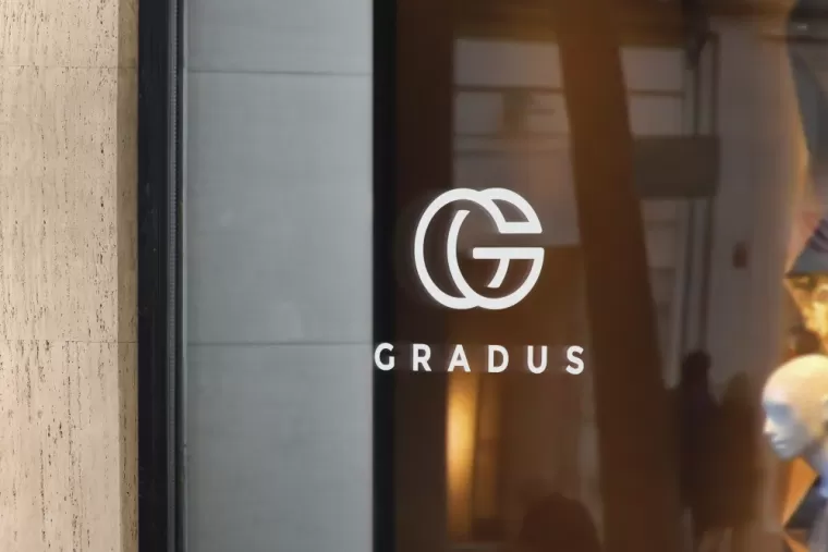 Graphiste pour flocage de vitrine à Bordeaux, Bordeaux, Krysiecki Léa