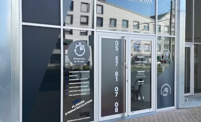 Flocage d'une vitrine à Bordeaux , Bordeaux, Krysiecki Léa