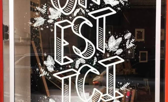 Transformez Votre Vitrine avec notre Graphiste Spécialisée en Flocage à Bordeaux, Bordeaux, Krysiecki Léa